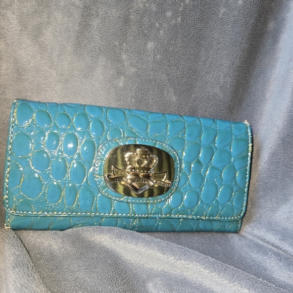 Kathy Van Zeeland Faux Leather Croc Wallet - Picture 1 of 6